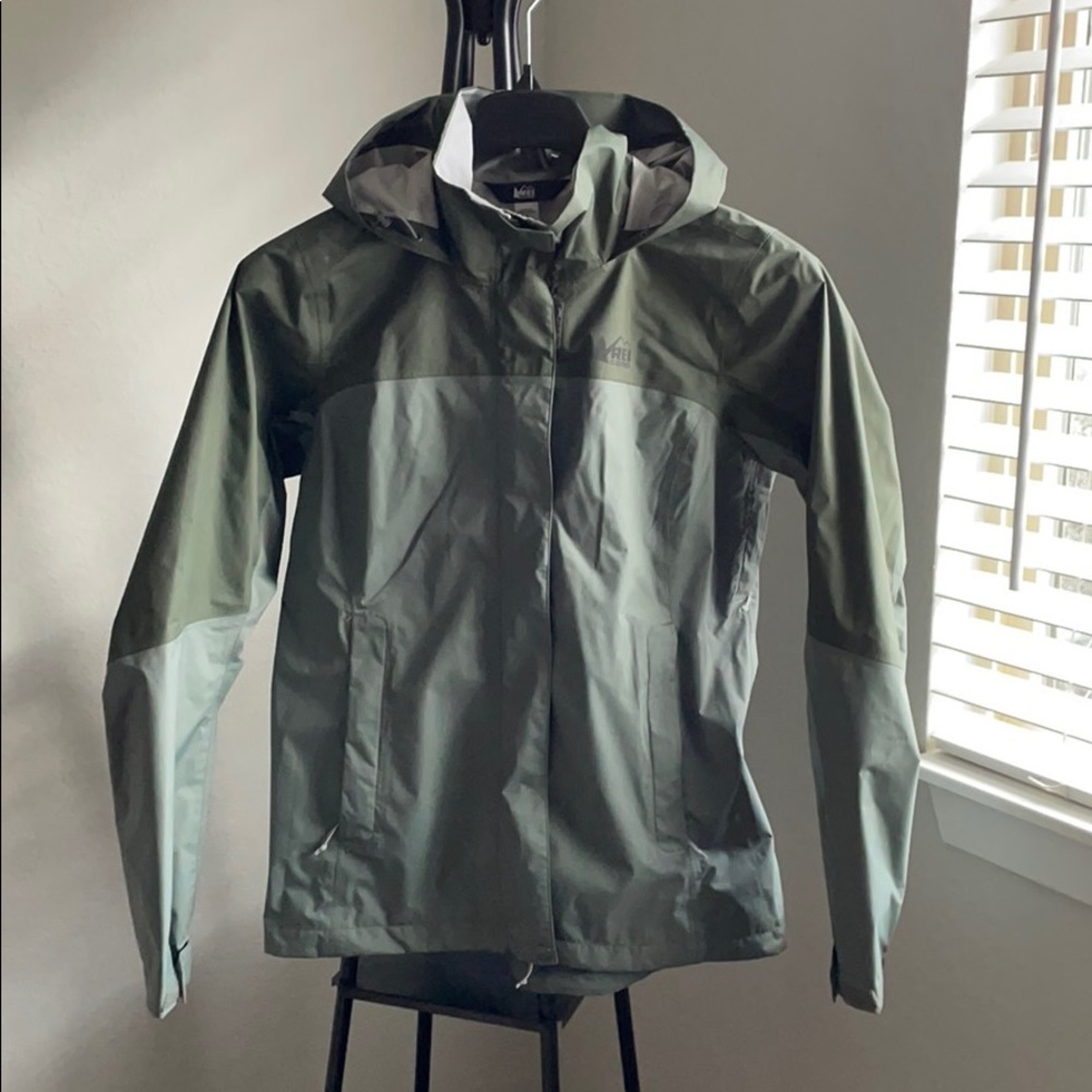 Rei co-op rainier rain jacket size M